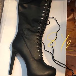 Black heels size 8.5